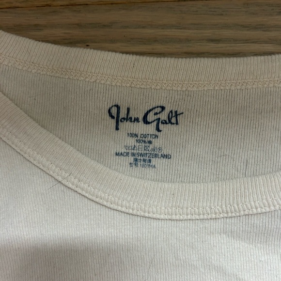 Brandy Melville Cream Short Sleeve Tee Urban Graphic - Picture 2 of 2